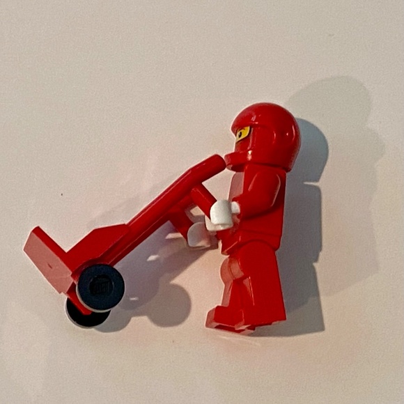 VTG LEGO Mini Figure Ferrari Race Car Pit Crew Dolly Wrench Head Mini fig rac046 - Picture 4 of 7